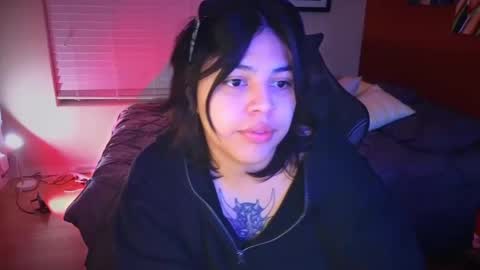 Snapshot of miacanela_xo chatting on 12/23/24, 01:18 Mia online show from 12/23/24, 01:18