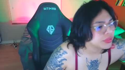 Snapshot of miacanela_xo chatting on 12/25/24, 03:08 Mia online show from 12/25/24, 03:08