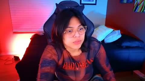 Snapshot of miacanela_xo chatting on 12/29/24, 02:17 Mia online show from 12/29/24, 02:17