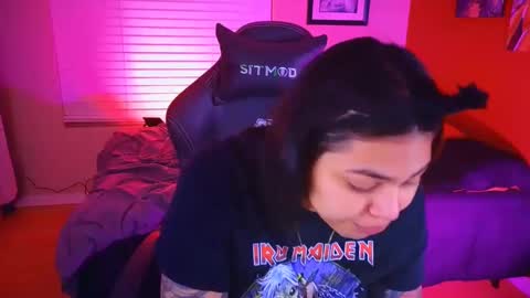 Snapshot of miacanela_xo chatting on 12/31/24, 01:26 Mia online show from 12/31/24, 01:26