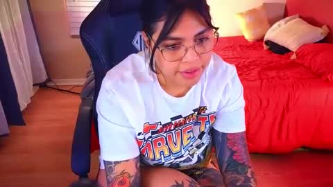 Snapshot of miacanela_xo chatting on 01/09/25, 03:26 Mia online show from 01/09/25, 03:26