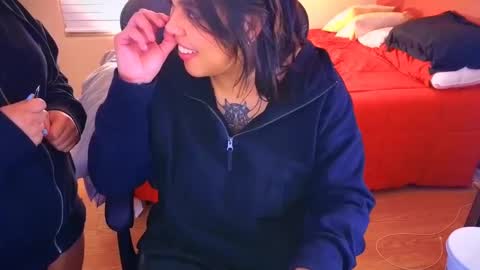 Snapshot of miacanela_xo chatting on 01/11/25, 05:20 Mia online show from 01/11/25, 05:20