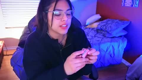 Snapshot of miacanela_xo chatting on 01/21/25, 01:18 Mia online show from 01/21/25, 01:18