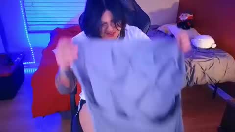 Snapshot of miacanela_xo chatting on 01/27/25, 03:26 Mia online show from 01/27/25, 03:26