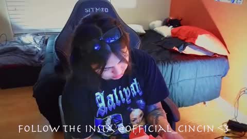 Snapshot of miacanela_xo chatting on 02/15/25, 01:42 Mia online show from 02/15/25, 01:42