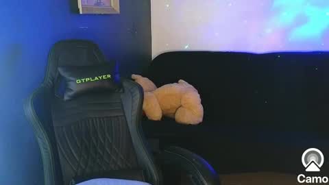 Snapshot of miacanela_xo chatting on 09/21/25, 12:01 Mia online show from 09/21/25, 12:01