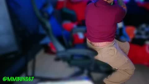 Mia online show from 12/01/25, 03:33