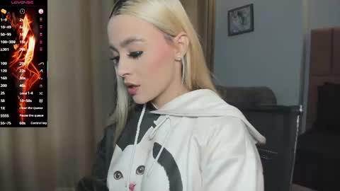 Snapshot of miacarperrlux chatting on 06/09/26, 09:26 MiaCarper online show from 06/09/26, 09:26