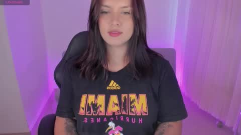 Snapshot of miacavalli_ chatting on 10/12/25, 09:14 Mia online show from 10/12/25, 09:14