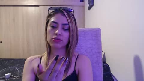 Miia  online show from 11/23/25, 02:55