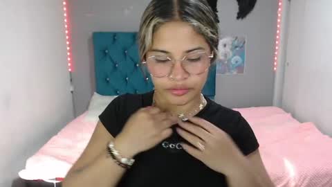 Snapshot of miacumgirl chatting on 06/09/26, 12:17 miacumgirl online show from 06/09/26, 12:17