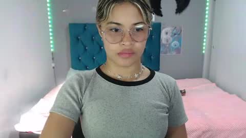 Snapshot of miacumgirl chatting on 06/11/26, 12:14 miacumgirl online show from 06/11/26, 12:14