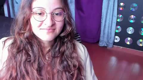 Snapshot of miadimota chatting on 05/18/26, 04:24 Mia online show from 05/18/26, 04:24