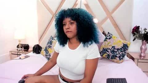 Mia  online show from 11/10/25, 05:34