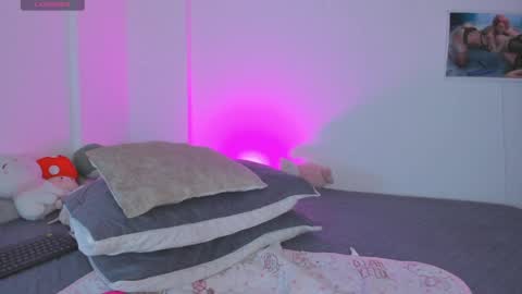 Mia Engels  online show from 04/07/26, 02:34