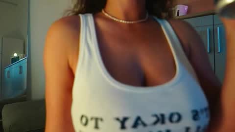 Mia online show from 10/18/25, 02:18