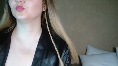 MiaFoxisJa online show from 09/19/25, 02:07