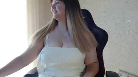 Snapshot of miafoxisja chatting on 05/17/26, 03:48 MiaFoxisJa online show from 05/17/26, 03:48