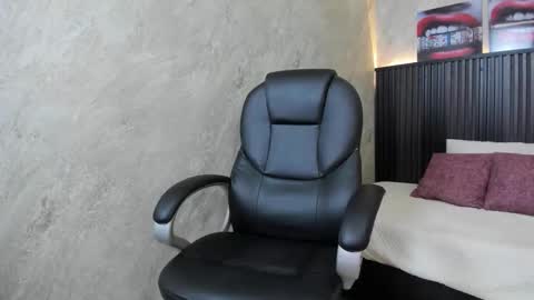 Snapshot of miafoxx__1 chatting on 11/21/25, 12:59 Mia online show from 11/21/25, 12:59