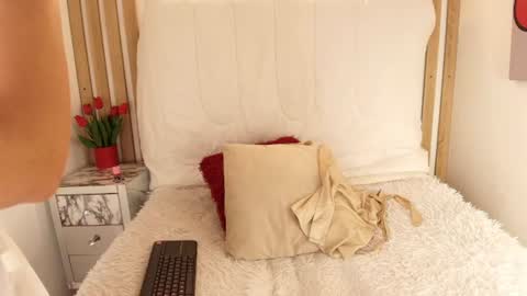 Mia  online show from 06/11/26, 12:32