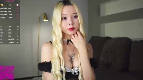 Mia online show from 09/27/25, 07:35