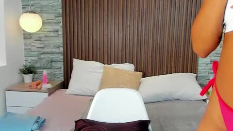 miagomezx online show from 09/17/25, 08:10