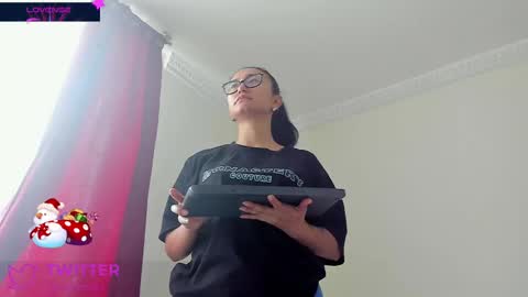 Snapshot of miagonzal chatting on 12/12/24, 05:48 Mia  online show from 12/12/24, 05:48