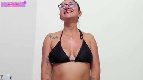 Snapshot of miagonzal chatting on 09/30/25, 01:10 Mia  online show from 09/30/25, 01:10