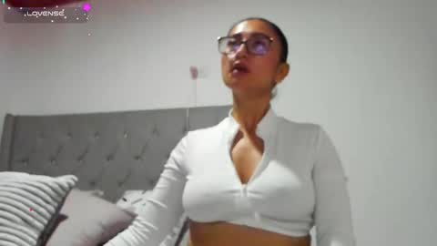 Snapshot of miagonzal chatting on 10/24/25, 03:03 Mia  online show from 10/24/25, 03:03