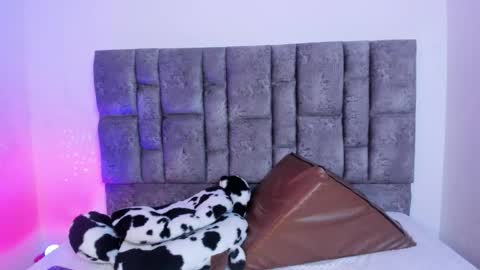 Snapshot of miah_storm chatting on 11/14/25, 02:21 miah new independent model acount online show from 11/14/25, 02:21