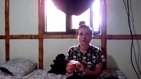 Mia  Sam online show from 12/18/25, 06:58