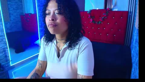 MIA VELEZ online show from 11/18/25, 03:23