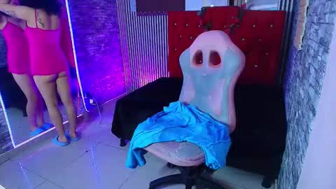 MIA VELEZ online show from 11/21/25, 05:06