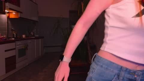 Snapshot of miakeler chatting on 01/23/25, 10:33 milanaaaa online show from 01/23/25, 10:33