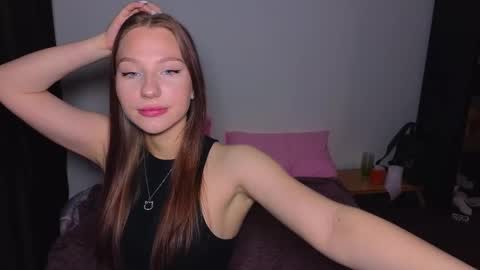 Snapshot of miakeler chatting on 02/14/25, 06:29 milanaaaa online show from 02/14/25, 06:29
