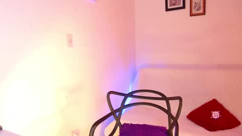 Mia online show from 02/17/25, 09:03