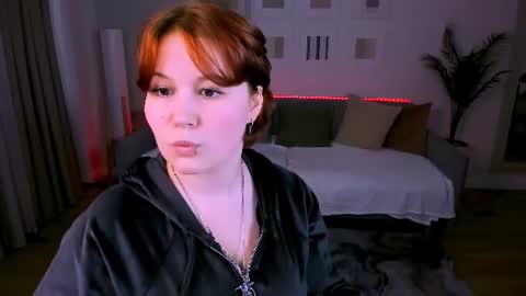 Snapshot of mialacrice chatting on 06/29/26, 11:32 mialacrice online show from 06/29/26, 11:32