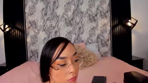 Mia Larouse online show from 02/10/26, 07:40