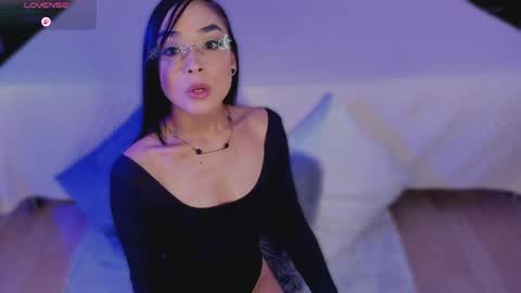 Mia Larouse online show from 04/07/26, 08:53