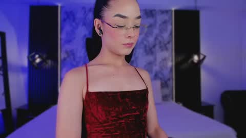 Mia Larouse online show from 04/21/26, 09:28