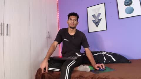 Mia online show from 02/07/25, 06:56