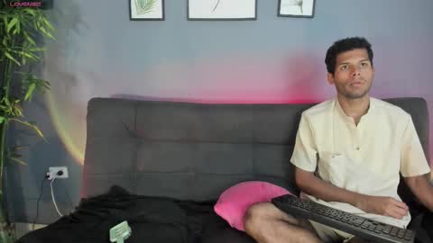 Mia online show from 11/08/25, 03:45