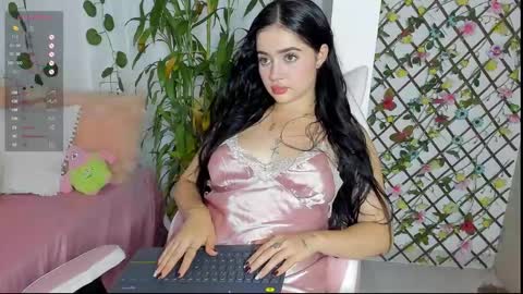 Snapshot of miamaiha chatting on 12/02/24, 10:01 mia 600am-1000am Colombia time online show from 12/02/24, 10:01