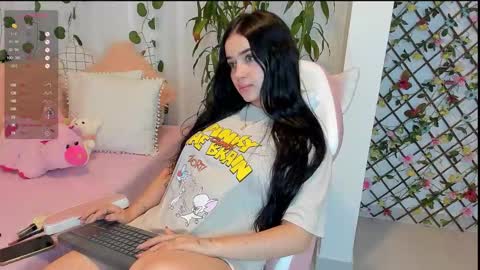 Snapshot of miamaiha chatting on 12/19/24, 10:10 mia 600am-1000am Colombia time online show from 12/19/24, 10:10