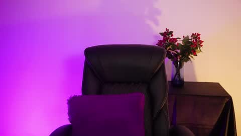 Snapshot of miami_18_ chatting on 06/21/26, 04:59 Lili online show from 06/21/26, 04:59