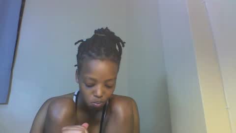 Snapshot of miami_muffin chatting on 11/25/25, 12:21 Muffin online show from 11/25/25, 12:21