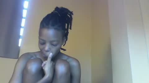 Snapshot of miami_muffin chatting on 11/25/25, 12:27 Muffin online show from 11/25/25, 12:27