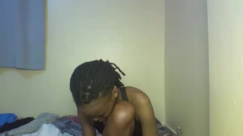 Snapshot of miami_muffin chatting on 12/05/25, 12:30 Muffin online show from 12/05/25, 12:30