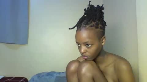 Snapshot of miami_muffin chatting on 12/20/25, 02:02 Muffin online show from 12/20/25, 02:02