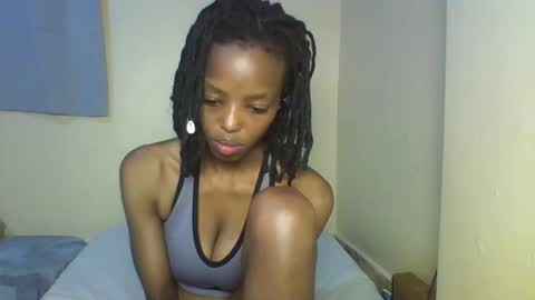 Snapshot of miami_muffin chatting on 02/02/26, 12:48 Muffin online show from 02/02/26, 12:48